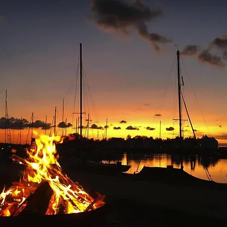 Am Yachthafen In Tatil Evi