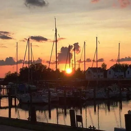 Am Yachthafen In * Peenemunde